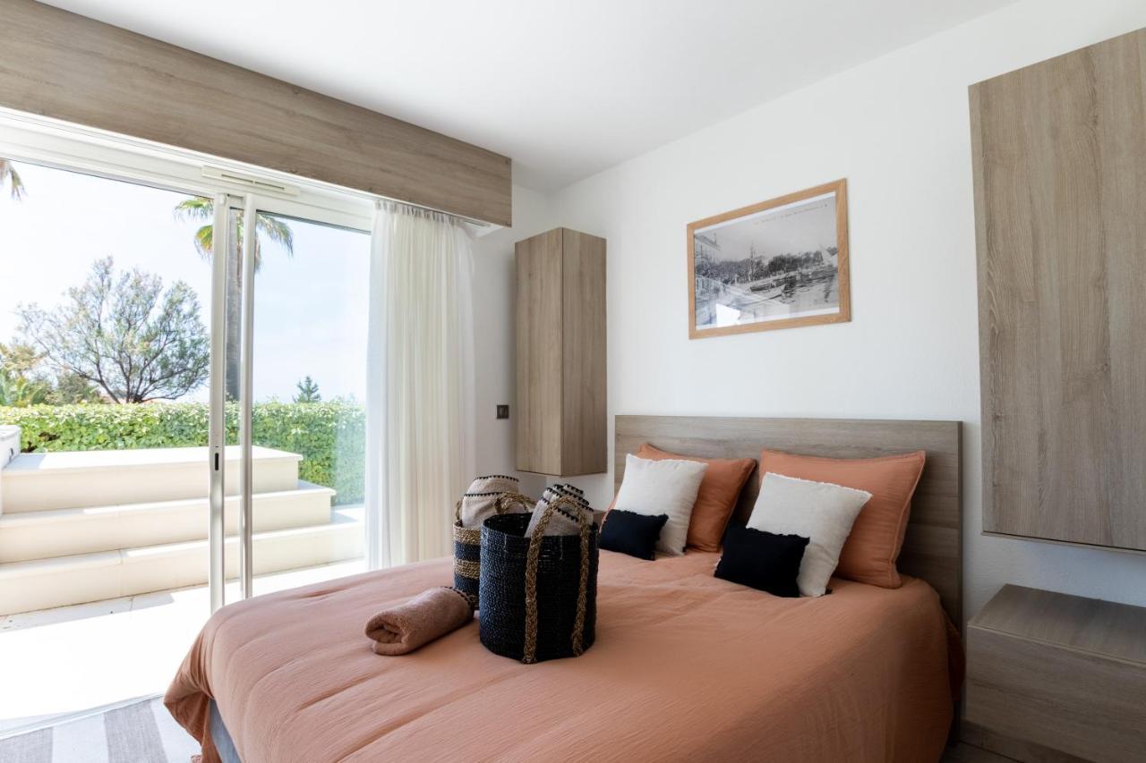 Le Palm Beach Sanary-sur-Mer Bagian luar foto
