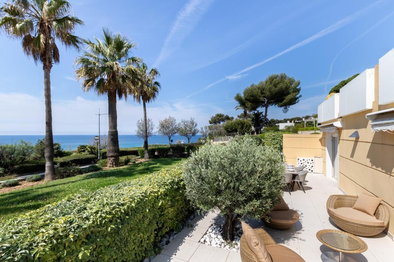Le Palm Beach Sanary-sur-Mer Bagian luar foto