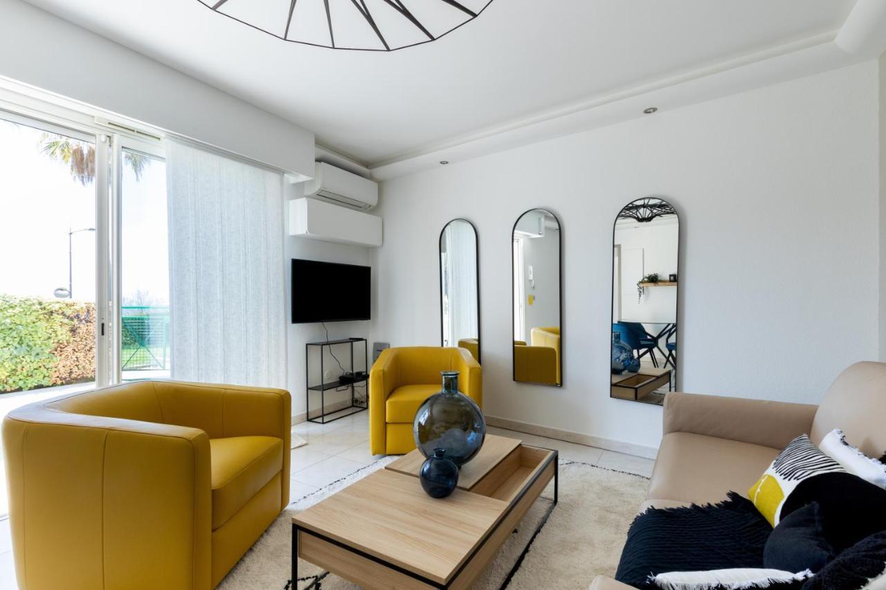 Le Palm Beach Sanary-sur-Mer Bagian luar foto
